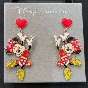 New DISNEY x BAUBLEBAR Minnie Mouse Earrings, Dancing and holding red ❤️